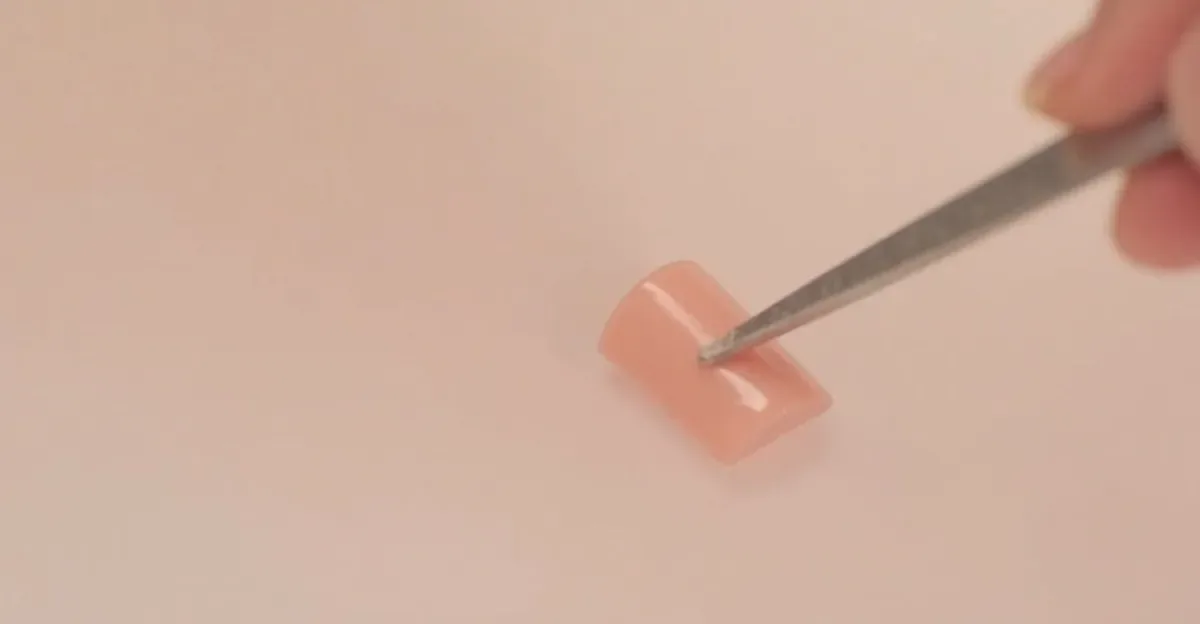 Jak zdjąć hybrydę bez acetonu i frezarki w domu?