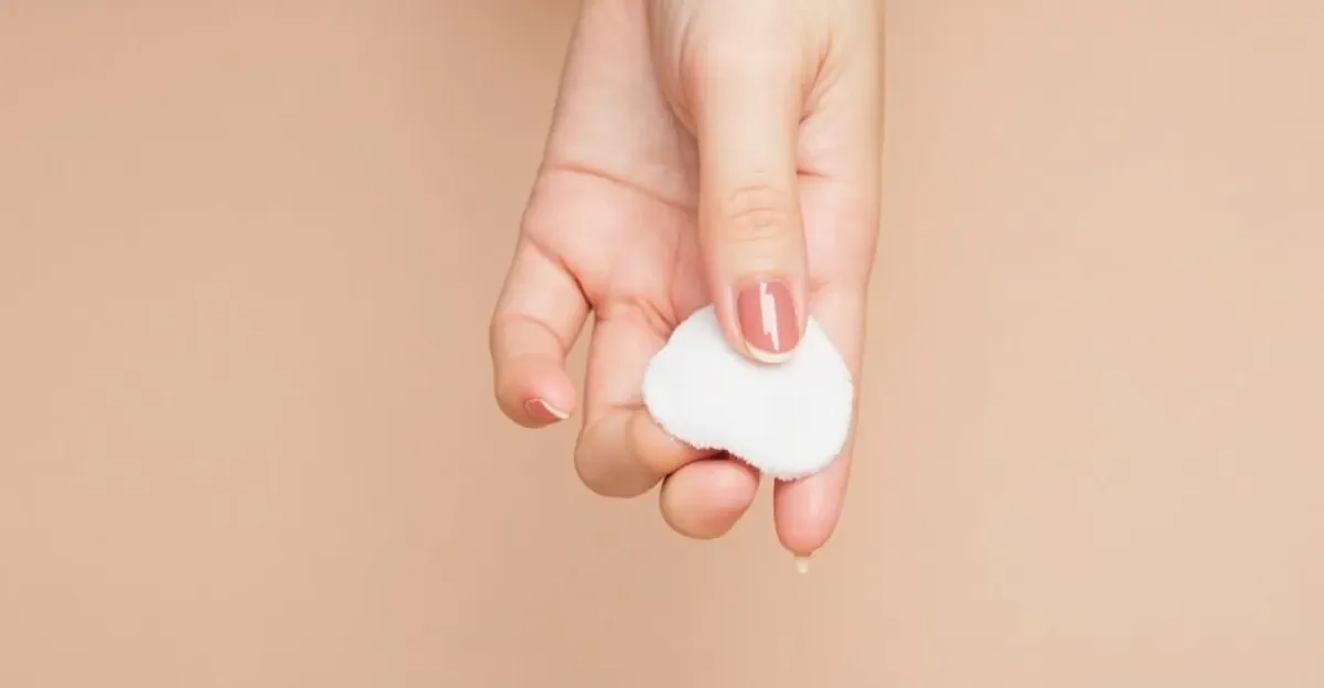 Jak zmyć lakier do paznokci bez zmywacza? Sprawdź metody!